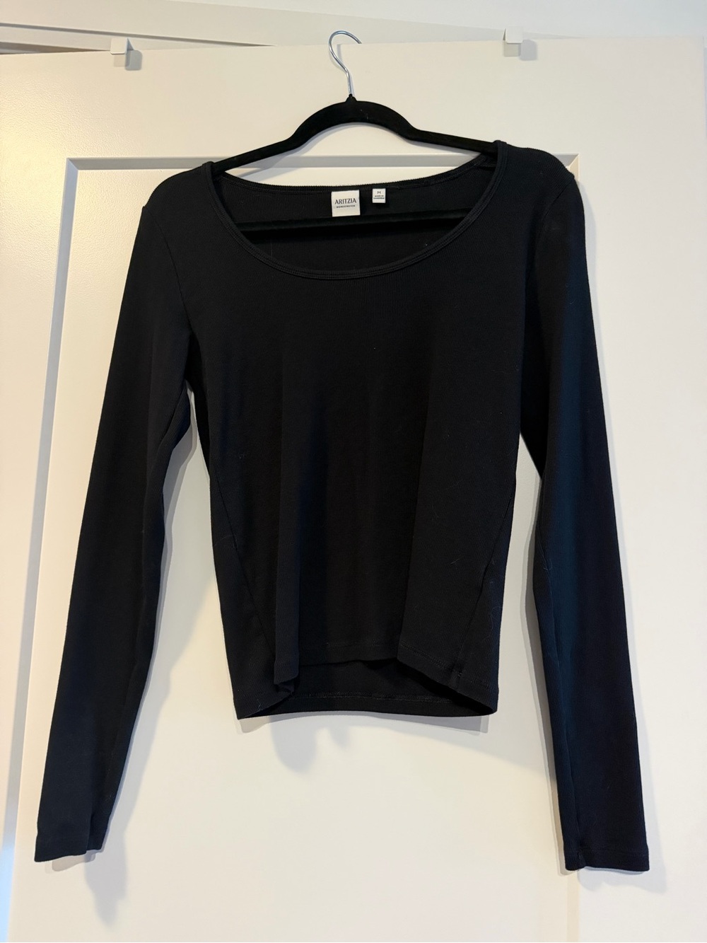 Medium Aritzia Homestretch Black Long-Sleeve Scoop Neck Top
